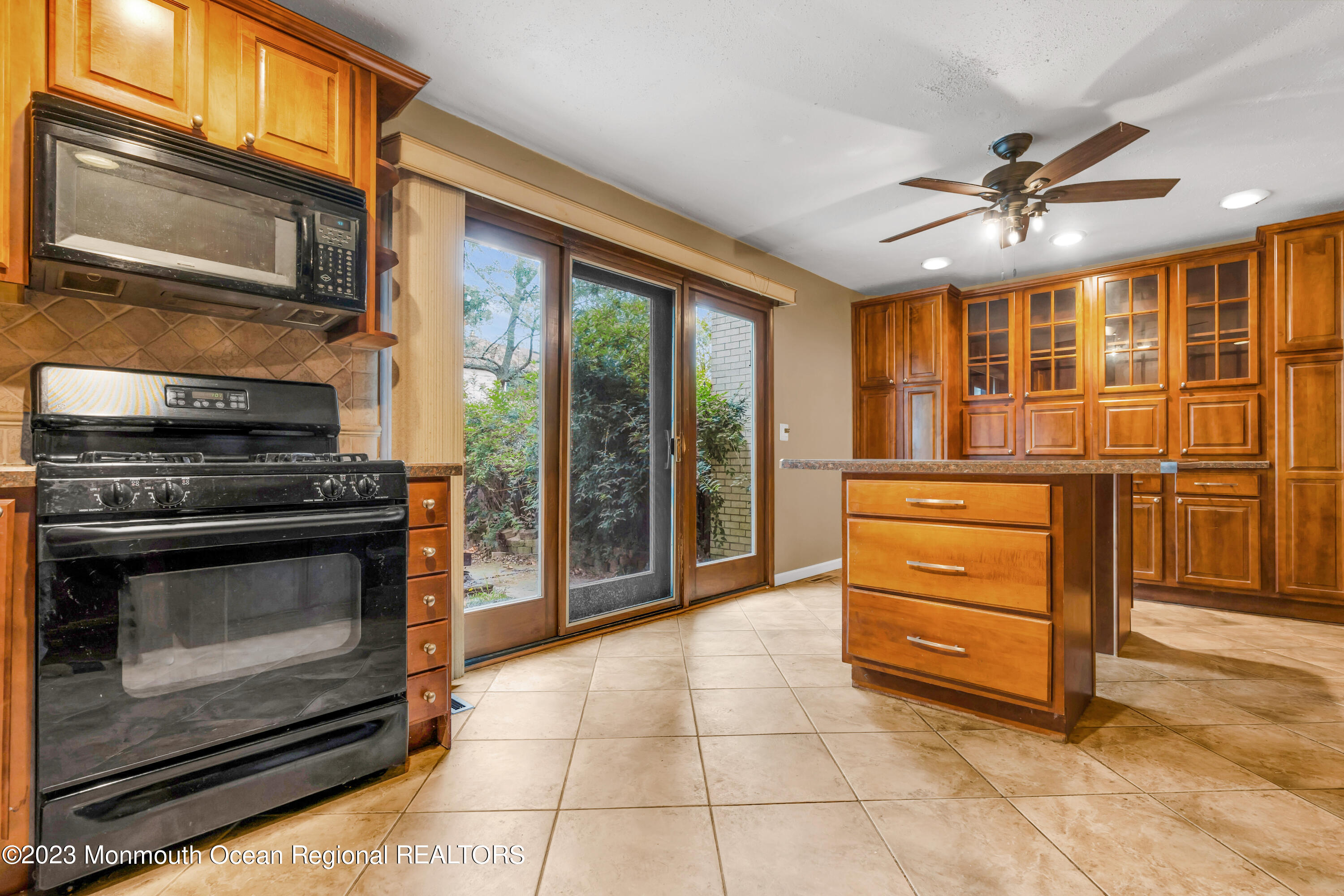816 Jamestown Road East Windsor, NJ 08520 - Photo 13 of 29 017__dsc0156