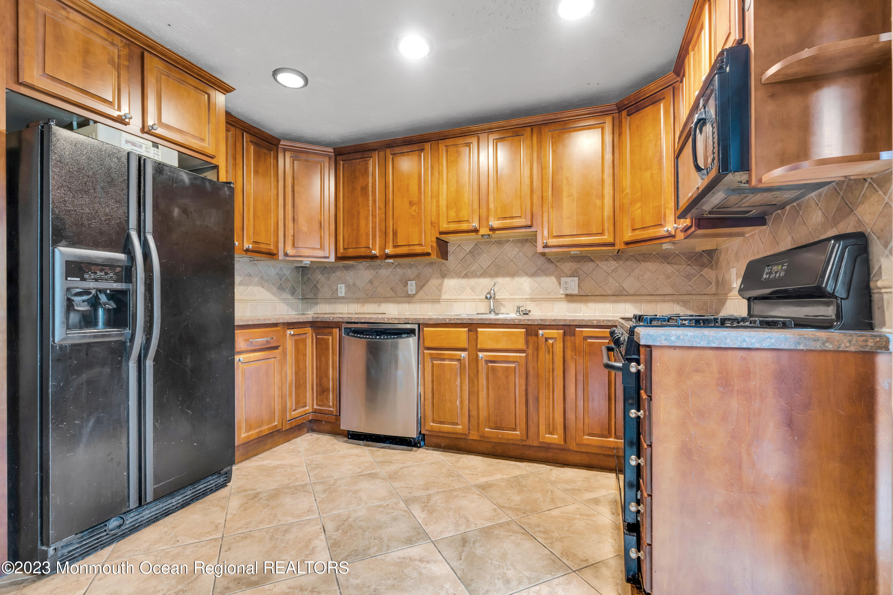 816 Jamestown Road East Windsor, NJ 08520 - Photo 14 of 29 018__dsc0161