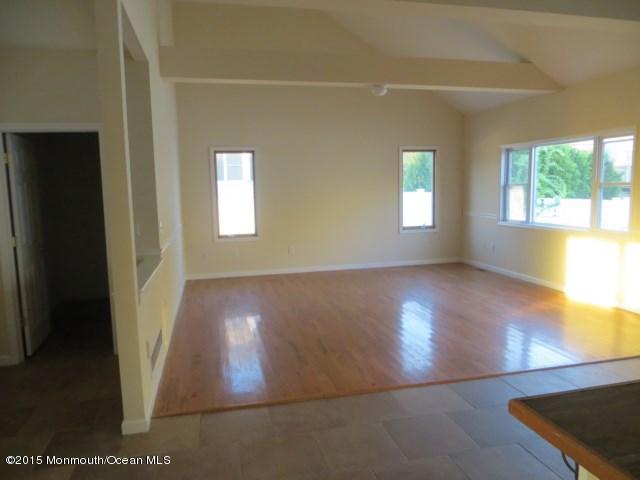 120 Dinghy Road Manahawkin, NJ 08050 - Photo 4 of 17 120 Dinghy (24)