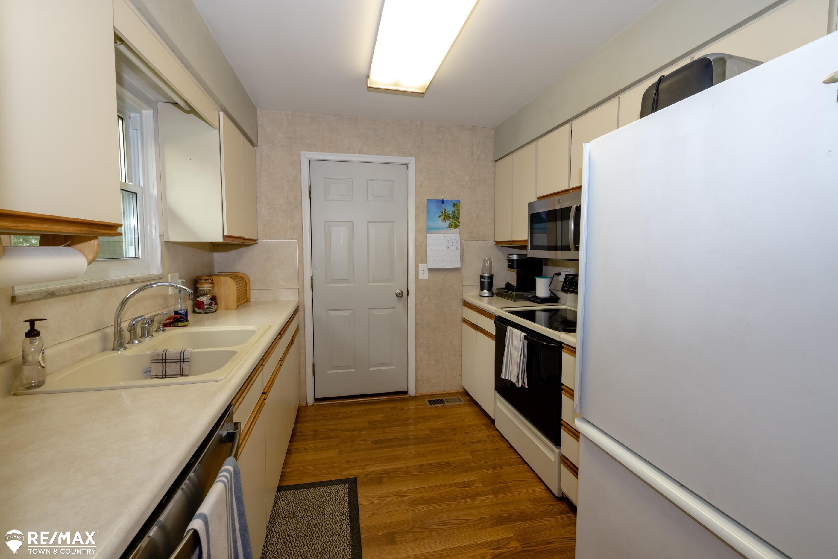 9210 Carpenter Road Flushing, MI 48433 - Photo 10 of 36