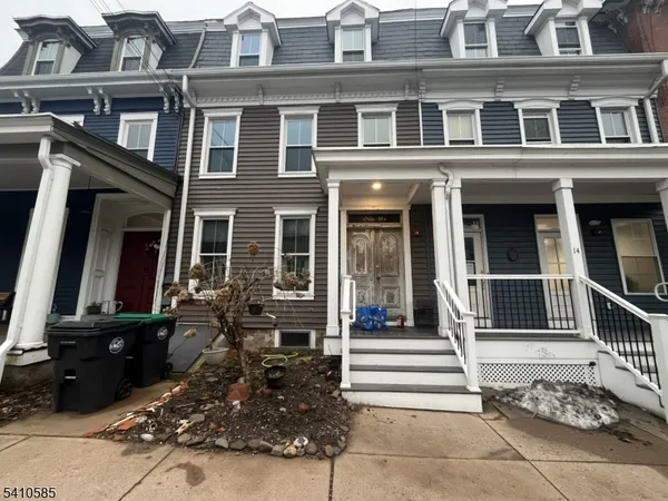 $1,800 | 16 Bridge Street, Unit 2, Milford, NJ 08848