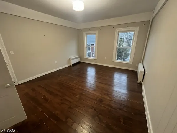$1,800 | 16 Bridge Street, Unit 2, Milford, NJ 08848