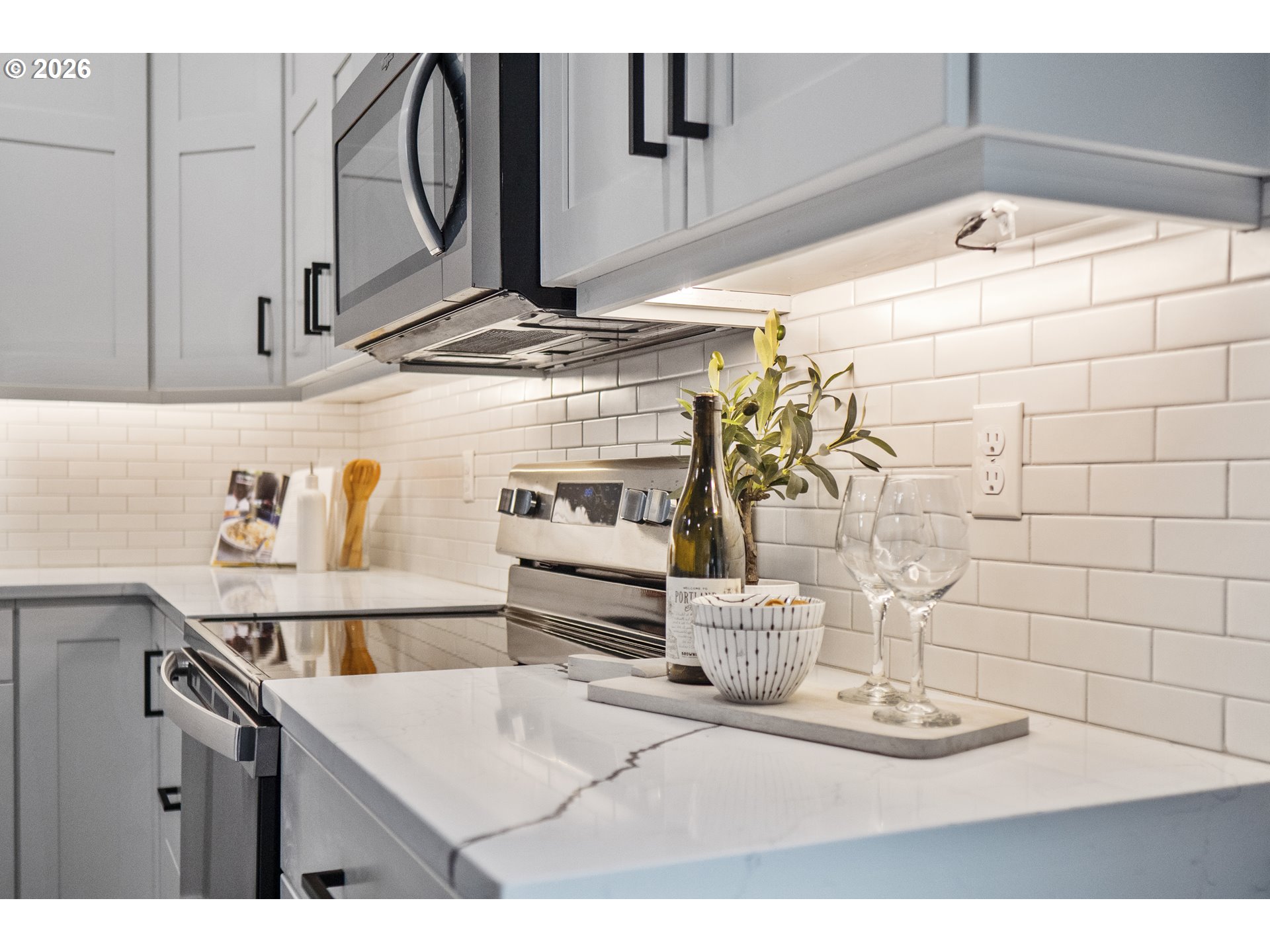 819 Riley Drive Northeast Silverton, OR 97381 - Photo 11 of 38 a kitchen with a sink and a stove