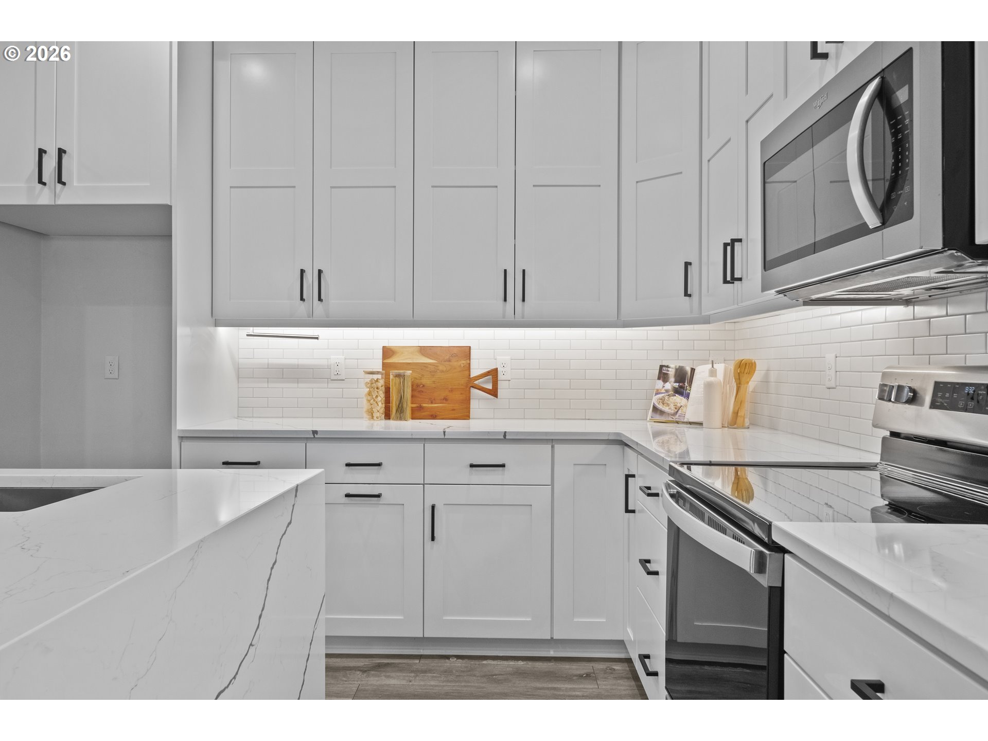 819 Riley Drive Northeast Silverton, OR 97381 - Photo 12 of 38 a kitchen with stainless steel appliances granite countertop a sink and cabinets