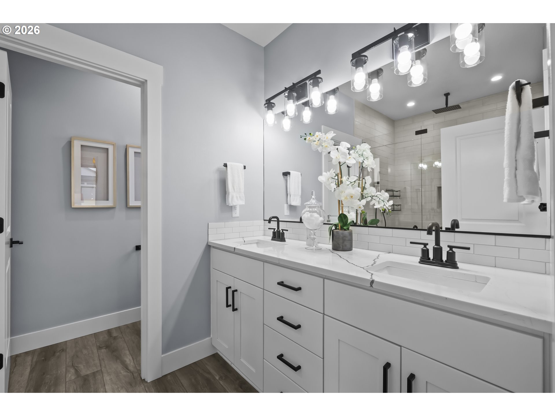 819 Riley Drive Northeast Silverton, OR 97381 - Photo 18 of 38 a bathroom with a sink vanity and a mirror