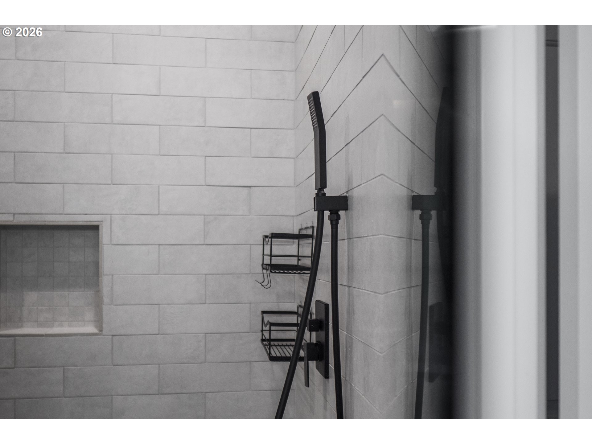 819 Riley Drive Northeast Silverton, OR 97381 - Photo 21 of 38 a bathroom with a shower