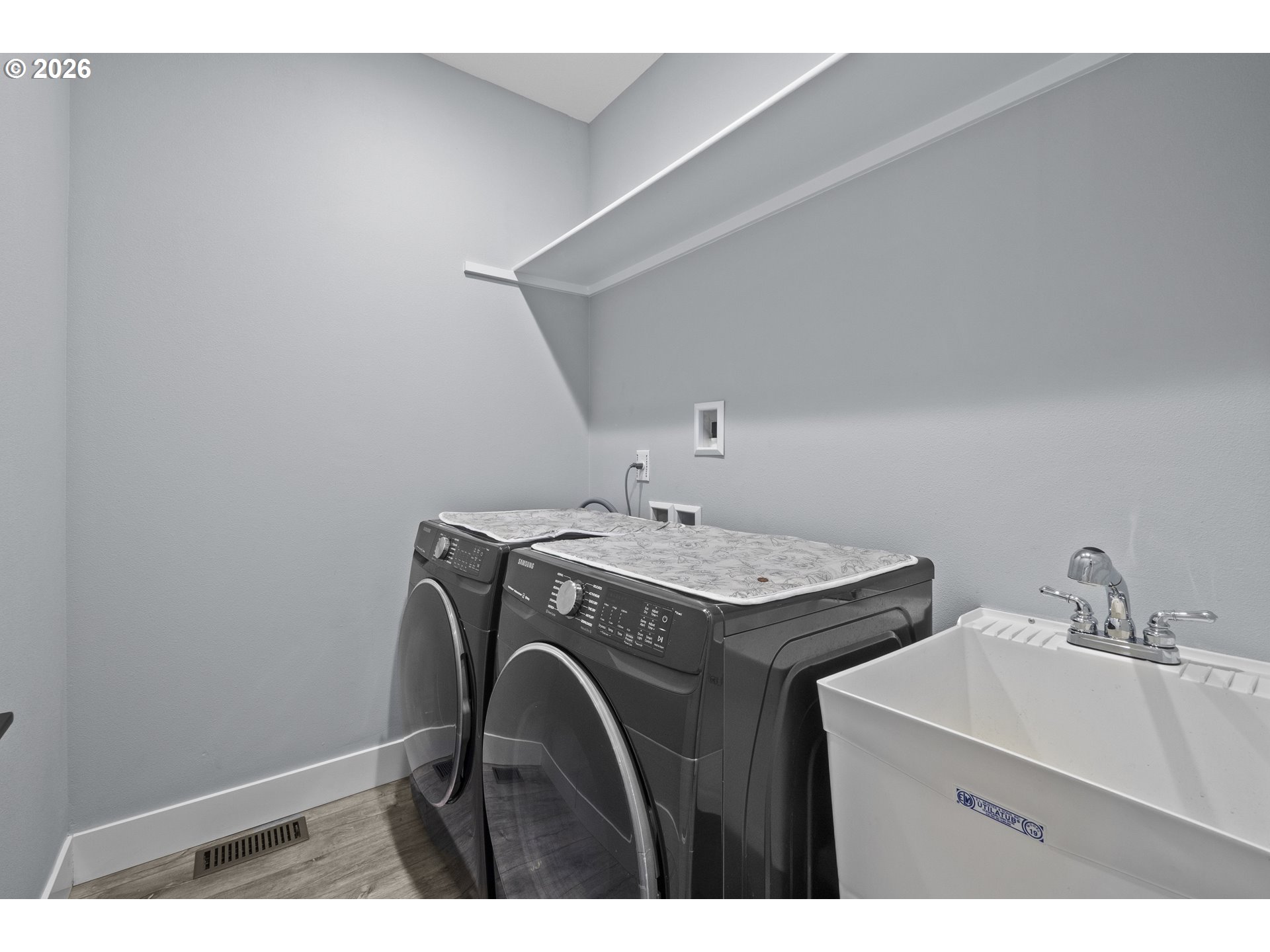 819 Riley Drive Northeast Silverton, OR 97381 - Photo 31 of 38 a utility room with cabinets washer and dryer