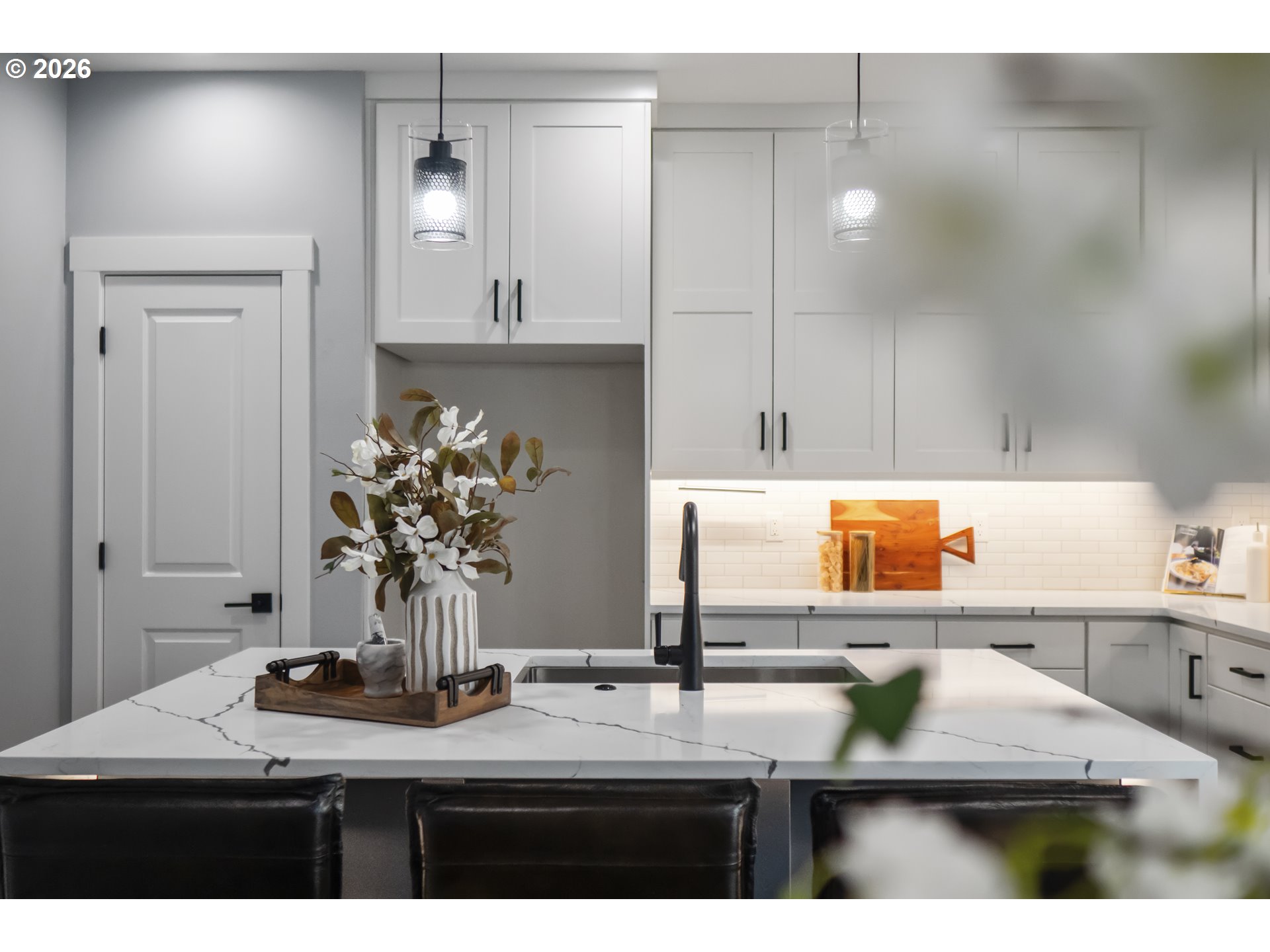 819 Riley Drive Northeast Silverton, OR 97381 - Photo 7 of 38 a kitchen with a sink and a cabinets