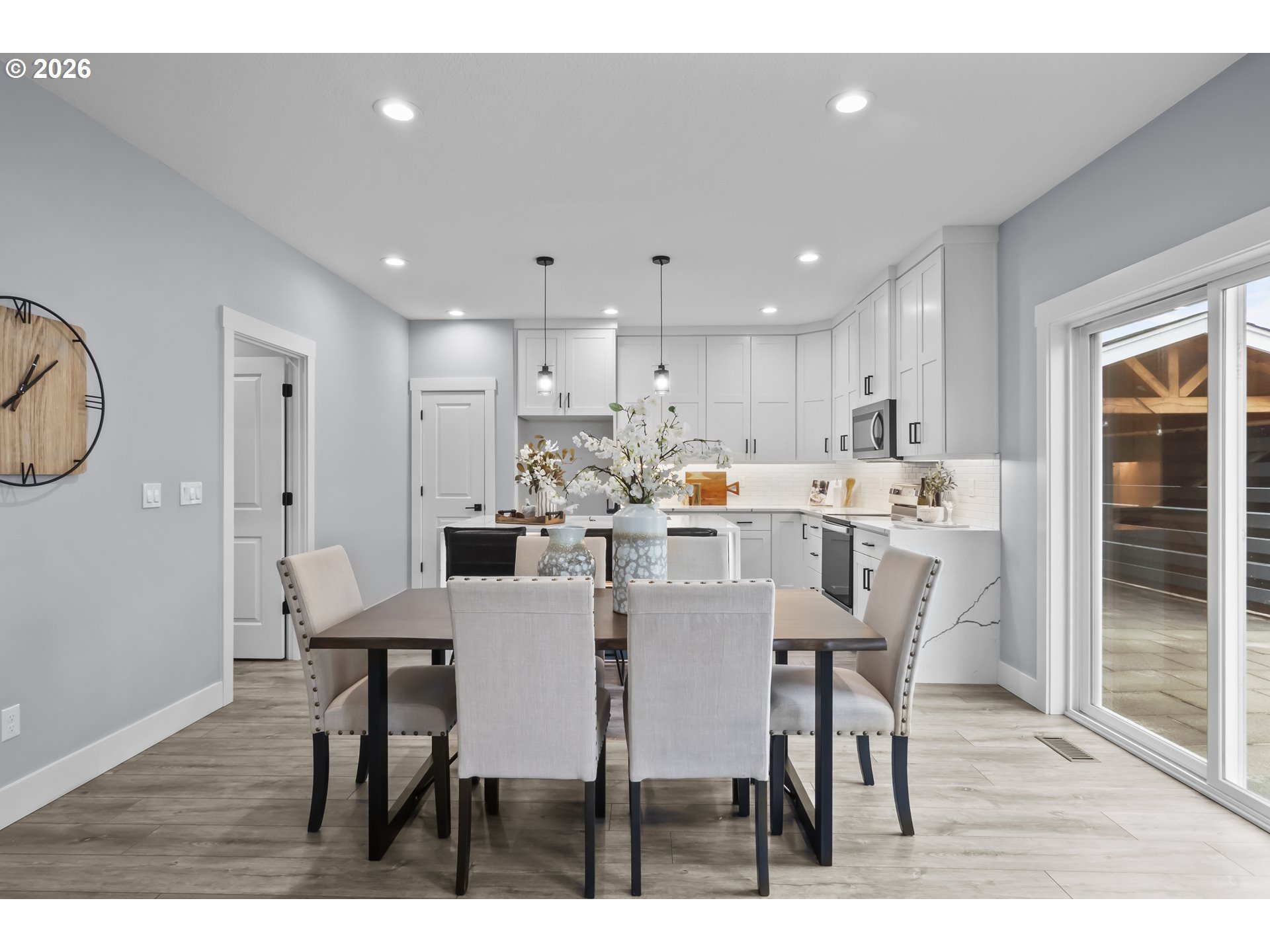 819 Riley Drive Northeast Silverton, OR 97381 - Photo 8 of 38 a view of kitchen with cabinets table and chairs