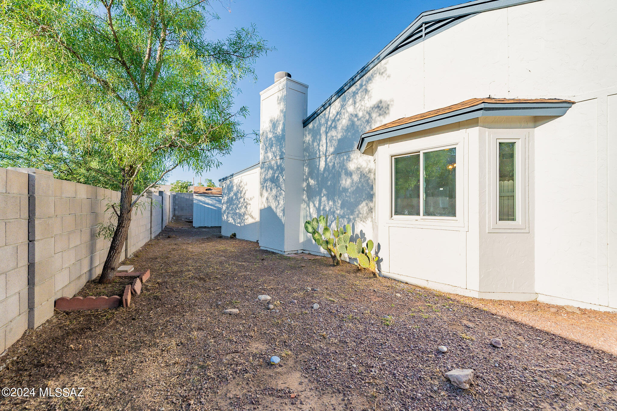 2690 West Sunset Road Tucson, AZ 85741 - Photo 26 of 33 a backyard of a house with table and chairs