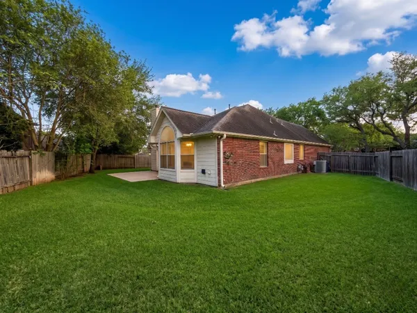 $2,200 | 111 Chandler Court, Sugar Land, TX 77479
