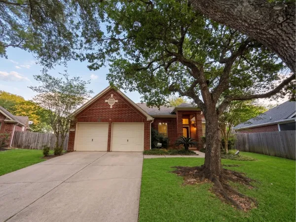 $2,200 | 111 Chandler Court, Sugar Land, TX 77479