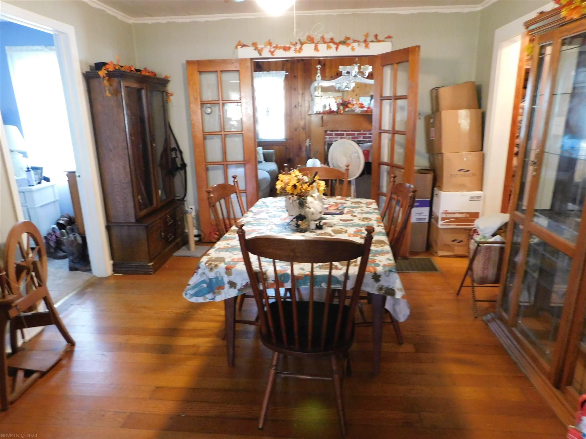 5786 Alum Spring Road Pulaski, VA 24301 - Photo 5 of 17 Gallery Image 5