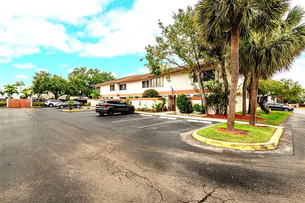 $399,999 | 7111 Southwest 42nd Place, Davie, FL 33314