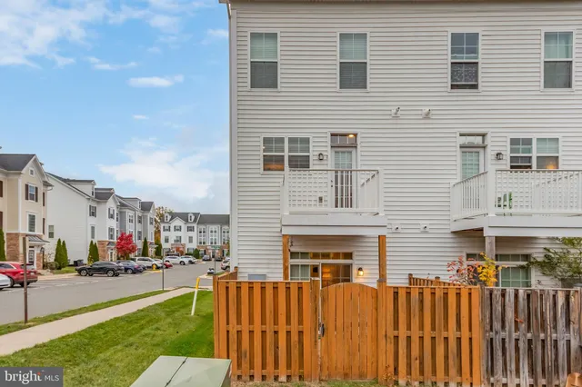 $499,990 | 7362 Riding Meadow Way, Manassas, VA 20111