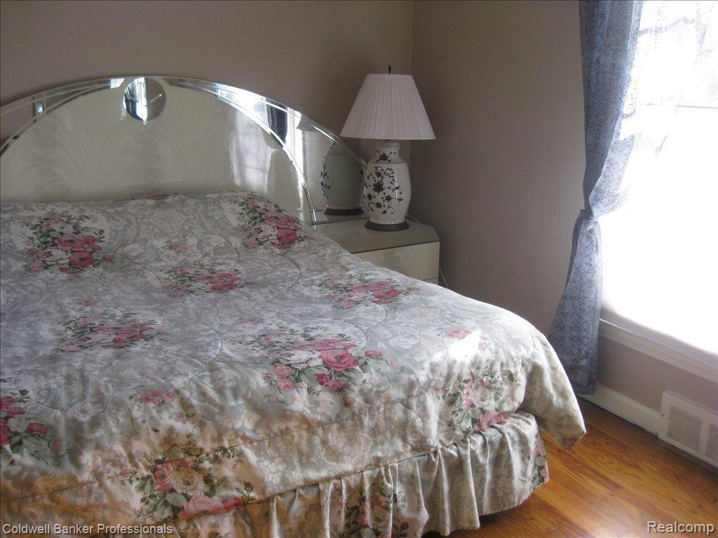 1146 Hawthorne Road Grosse Pointe, MI 48236 - Photo 10 of 21 014