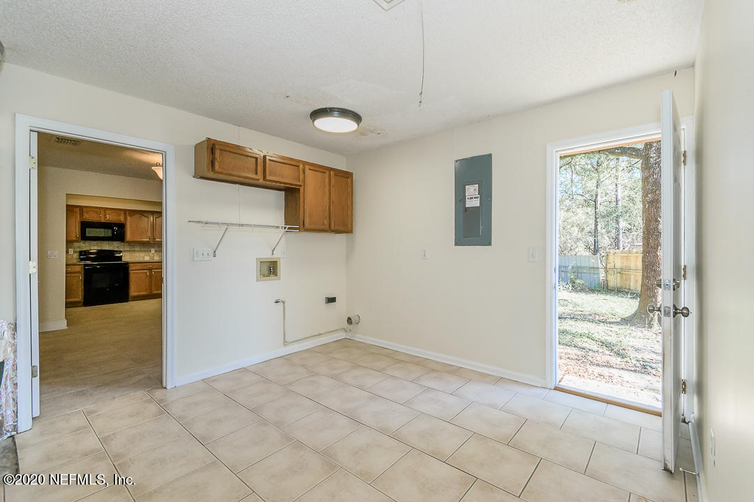4449 Tumbleweed Road Middleburg, FL 32068 - Photo 19 of 21 Laundry/Utility