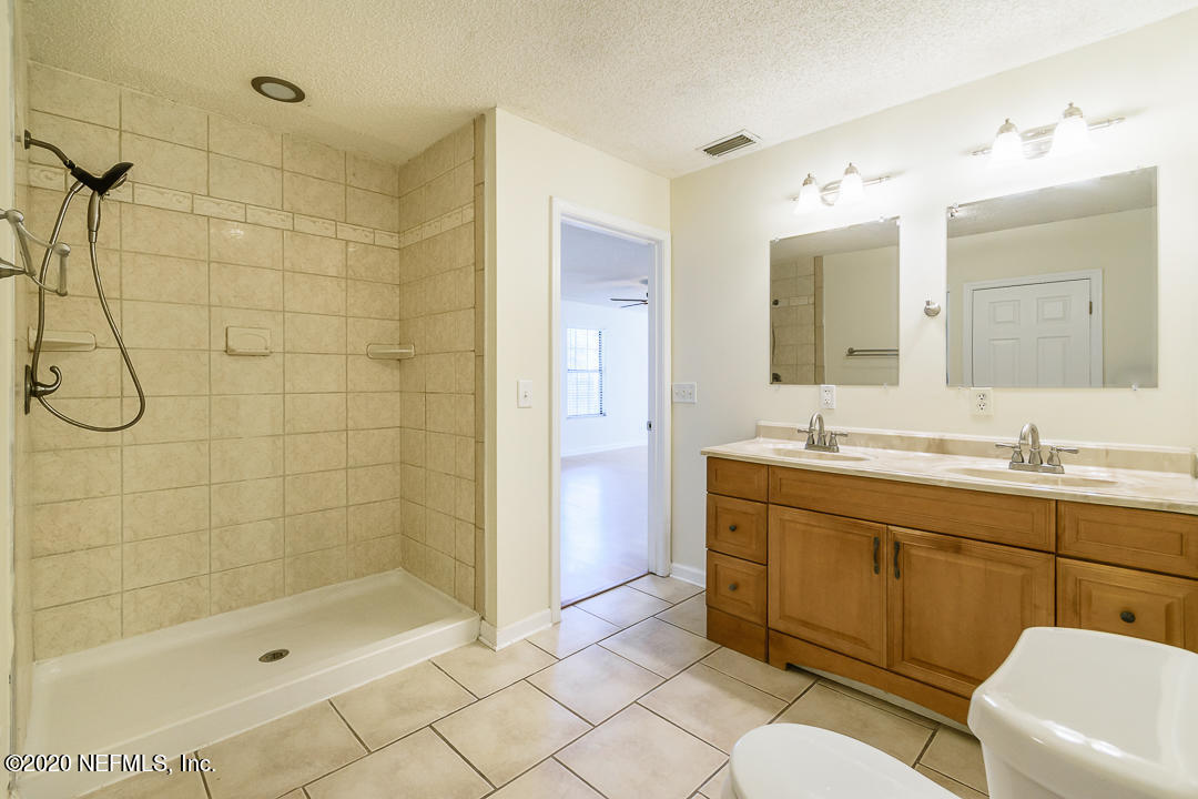 4449 Tumbleweed Road Middleburg, FL 32068 - Photo 10 of 21 Master Bath