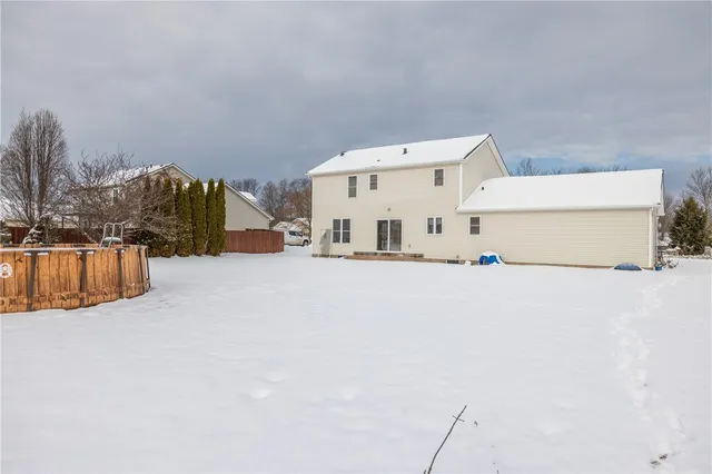 $299,900 | 2082 Brookway Crescent, Ontario, NY 14519