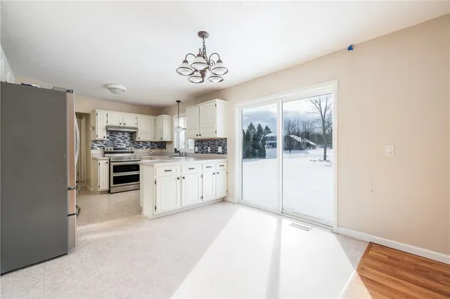 $299,900 | 2082 Brookway Crescent, Ontario, NY 14519