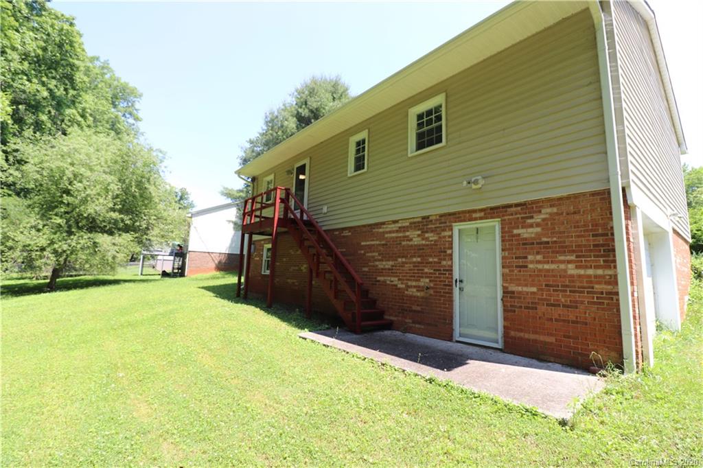 548 Heatherton Lane Rural Hall, NC 27045 - Photo 22 of 27 a front view of a house with a yard