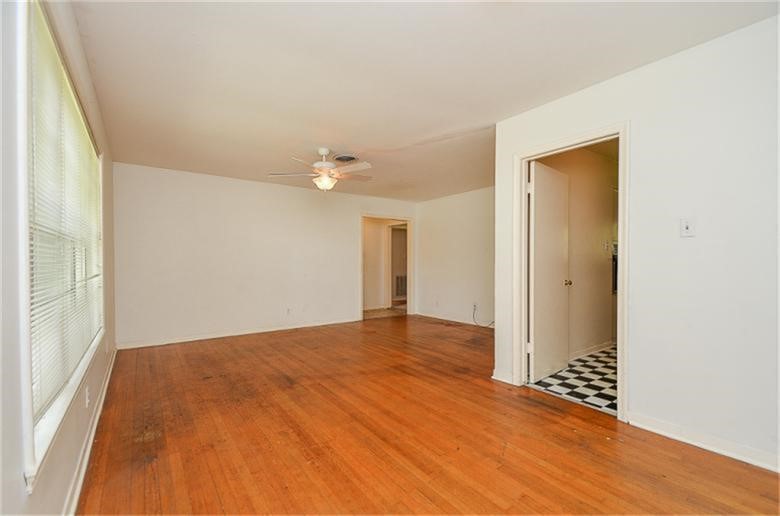 4401 Hummingbird Street Houston, TX 77035 - Photo 6 of 26 Gallery Image 6