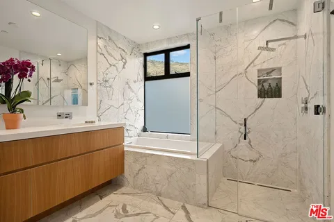 $5,395,000 | 28222 Via Acero, Malibu, CA 90265