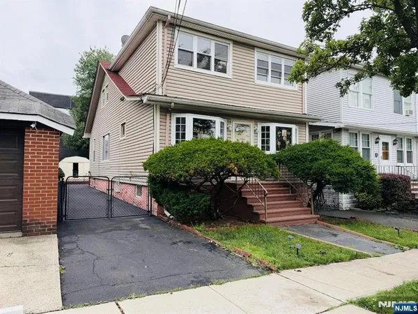 $2,600 | 99 1st Avenue, Unit 2, Secaucus, NJ 07094
