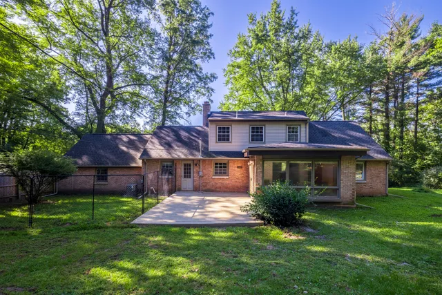 $849,900 | 820 North 350 East, Valparaiso, IN 46383