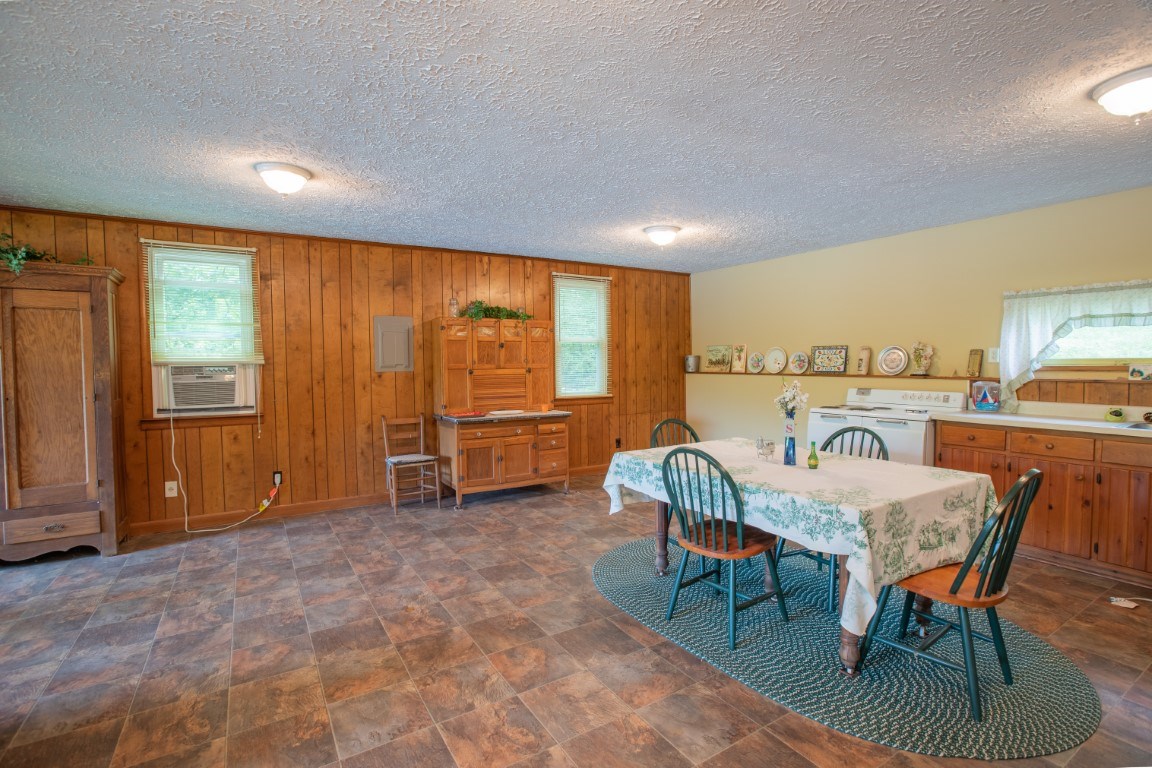 1033 Old Plank Road Chandler, IN 47610 - Photo 29 of 36