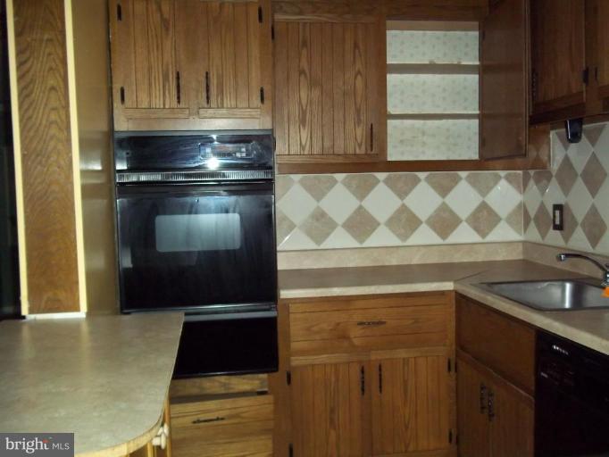 8160 Gray Haven Road Dundalk, MD 21222 - Photo 3 of 7 Kitchen