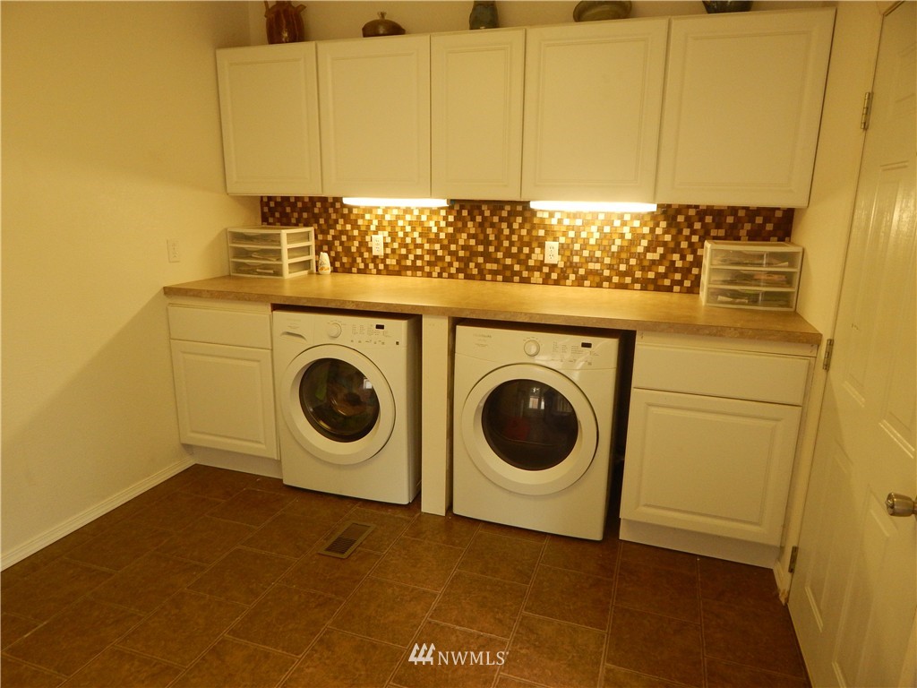 4001 Southwest Hunter Road Port Orchard, WA 98367 - Photo 13 of 23 Gallery Image 13
