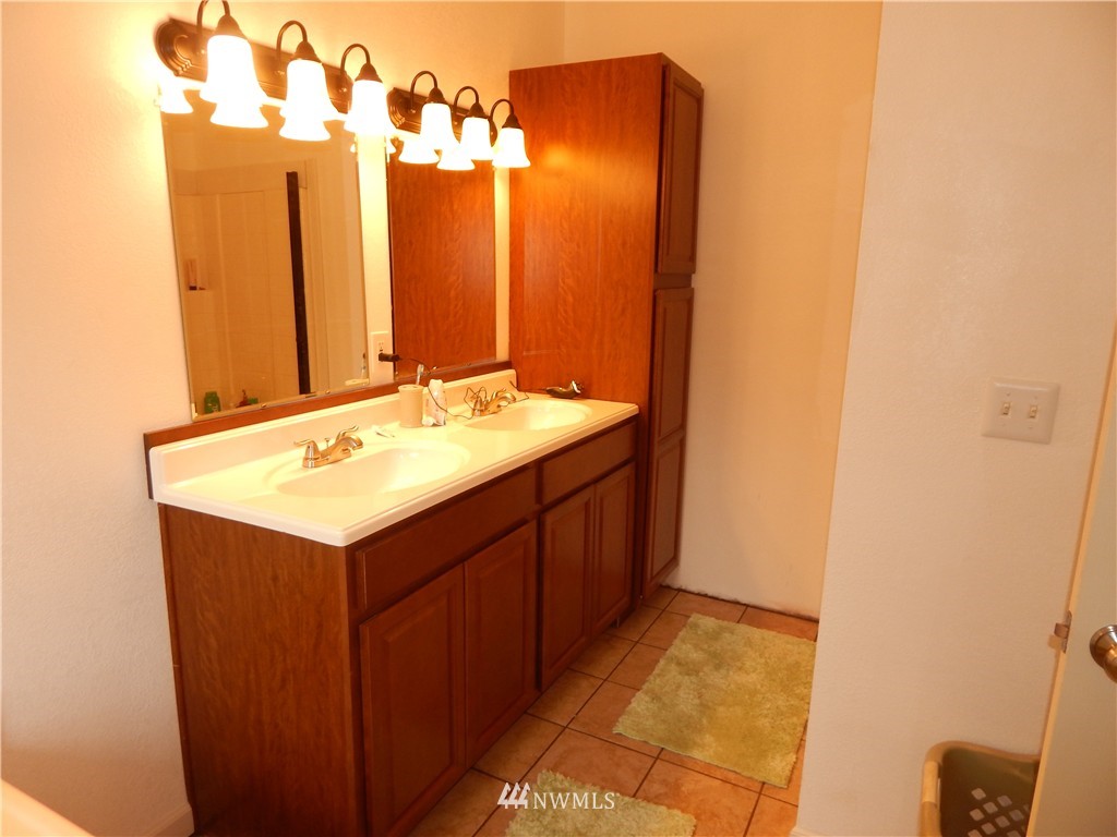 4001 Southwest Hunter Road Port Orchard, WA 98367 - Photo 18 of 23 Gallery Image 18