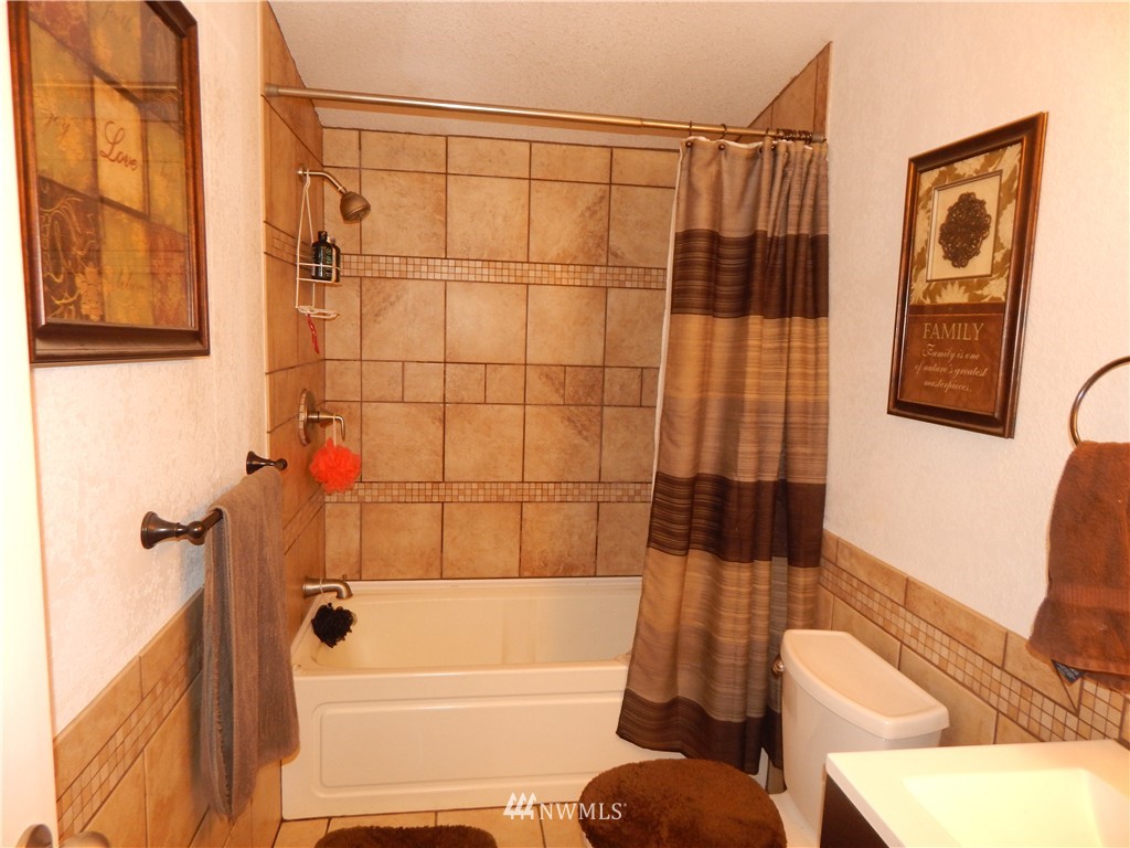 4001 Southwest Hunter Road Port Orchard, WA 98367 - Photo 19 of 23 Gallery Image 19