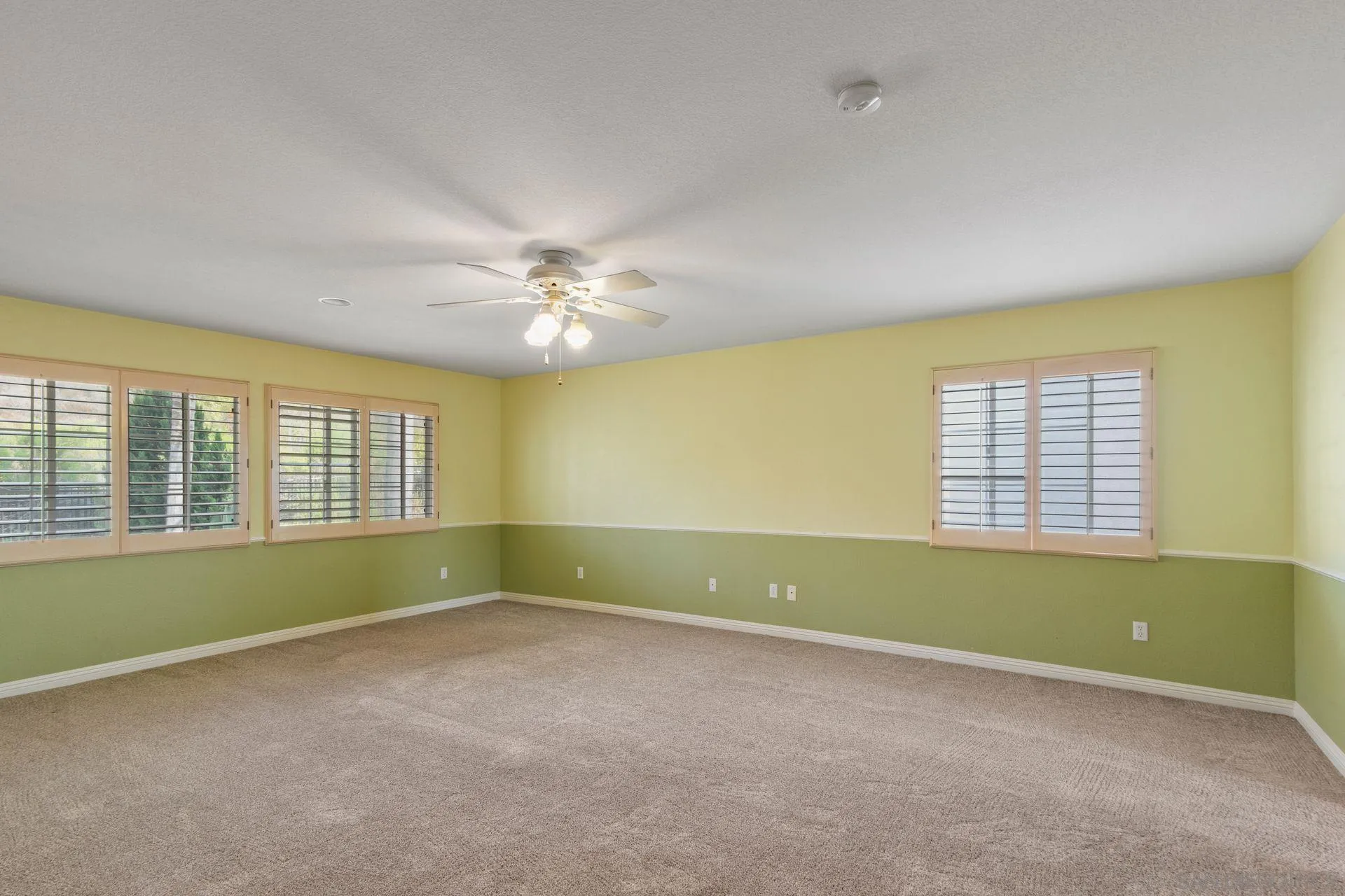302 La Soledad Way Oceanside, CA 92057 - Photo 34 of 37 a view of room and window