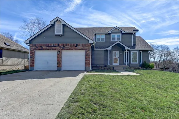 $425,000 | 1625 Northeast Thames Drive, Lee's Summit, MO 64086