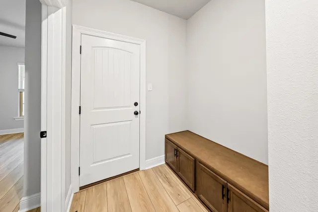 a view of utility room