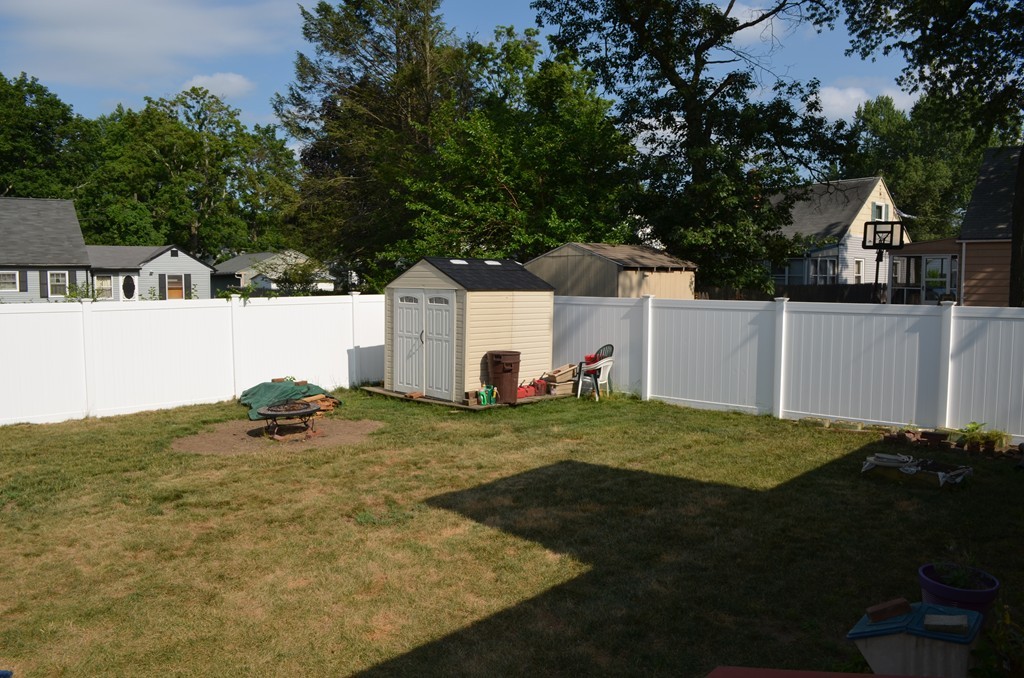 75 Burnside Terrace Springfield, MA 01118 - Photo 4 of 15