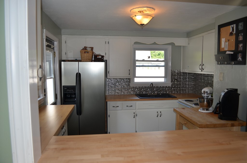 75 Burnside Terrace Springfield, MA 01118 - Photo 7 of 15