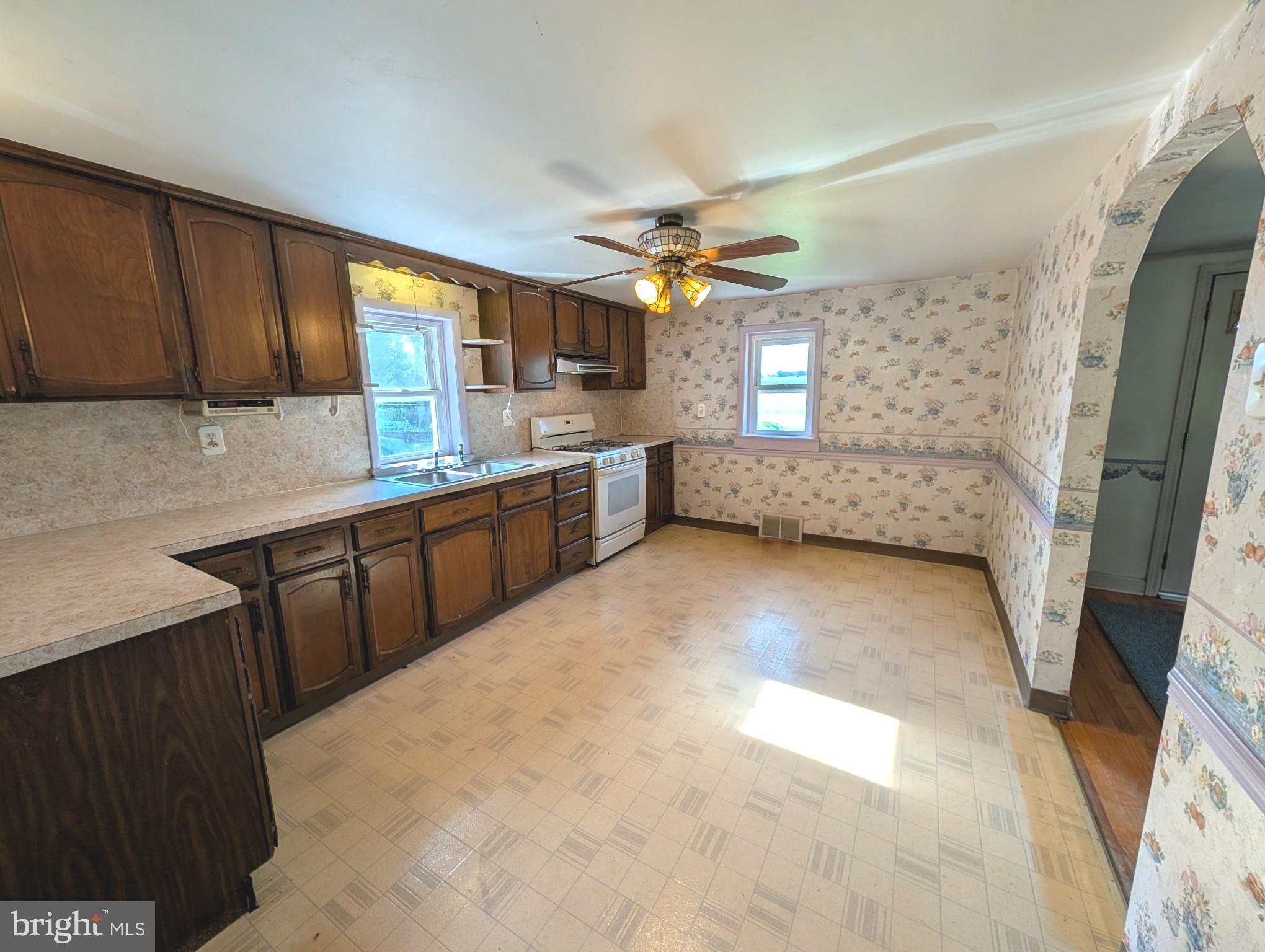 360 School House Road New Providence, PA 17560 - Photo 10 of 21 Space for Table