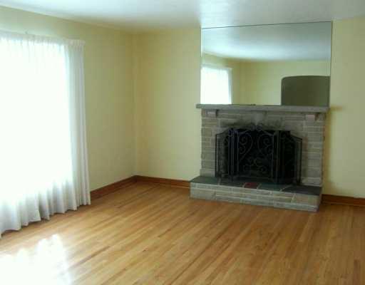 224 Sunset Road Pittsburgh, PA 15237 - Photo 2 of 7 Living Room.