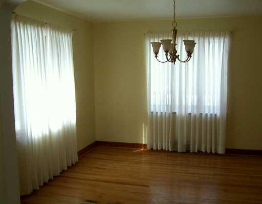 224 Sunset Road Pittsburgh, PA 15237 - Photo 3 of 7 Dining Room.