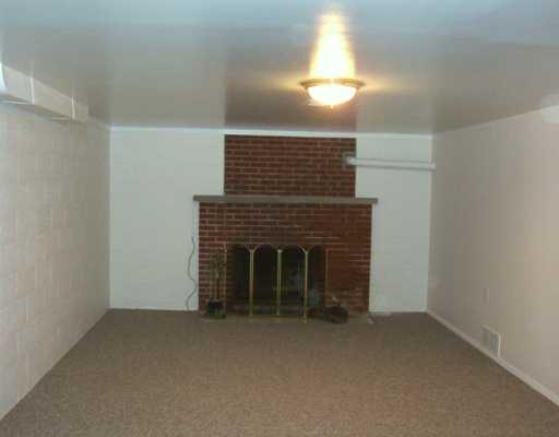 224 Sunset Road Pittsburgh, PA 15237 - Photo 5 of 7 Den/Family/Great Room.