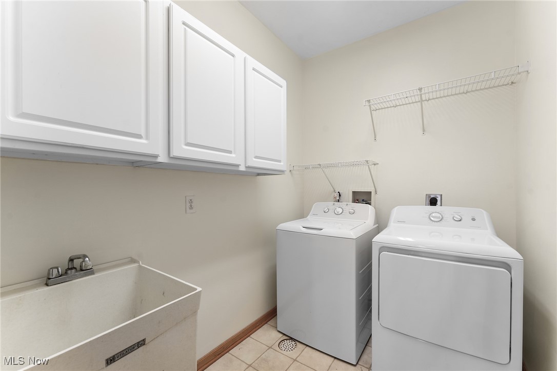 9151 Springfield Road, Unit 1603 Youngstown, OH 44514 - Photo 13 of 16 Washer and dryer stay