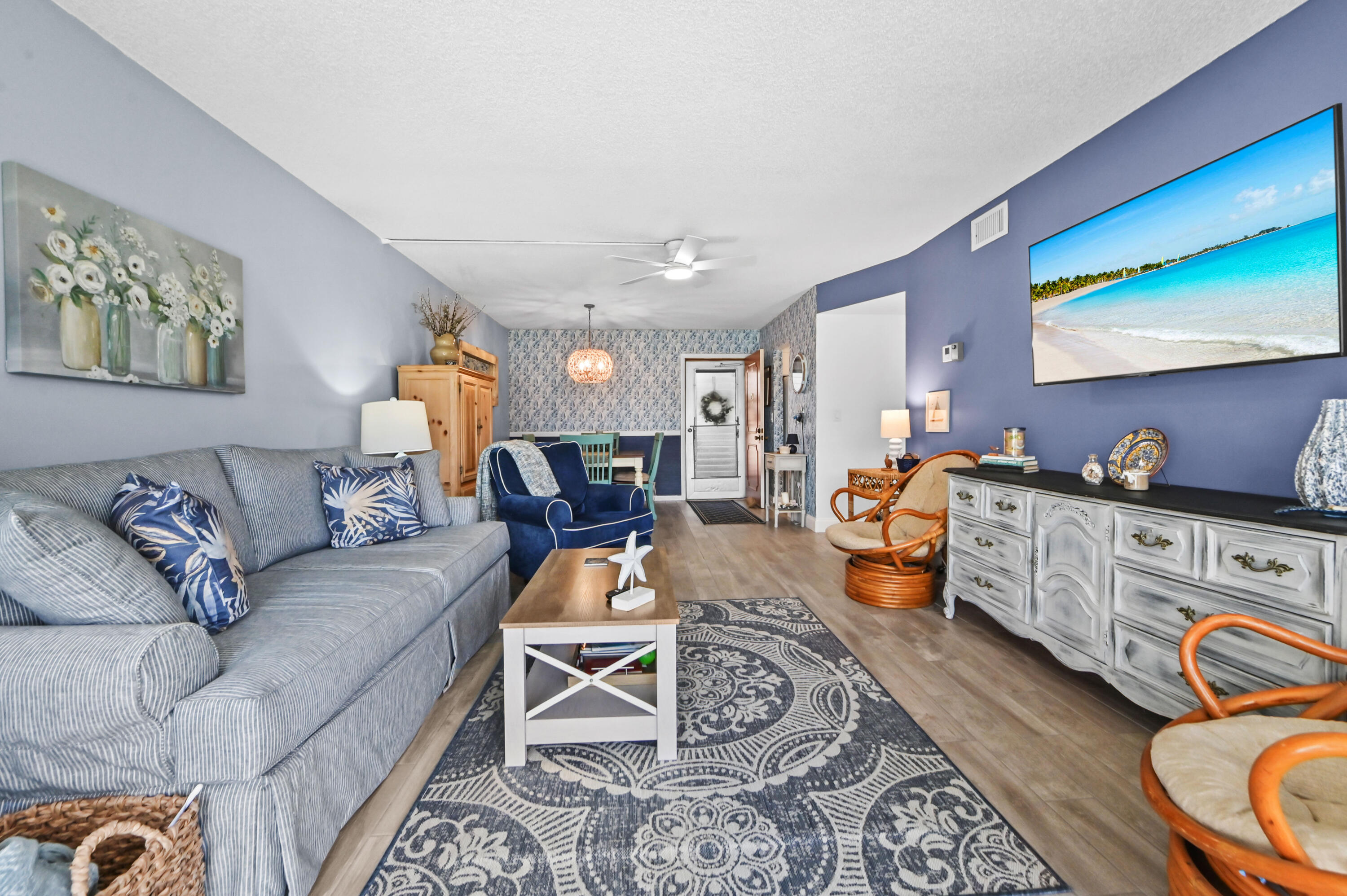 504 Davis Road, Unit 97 Palm Springs, FL 33461 - Photo 6 of 34 11 Living room 04