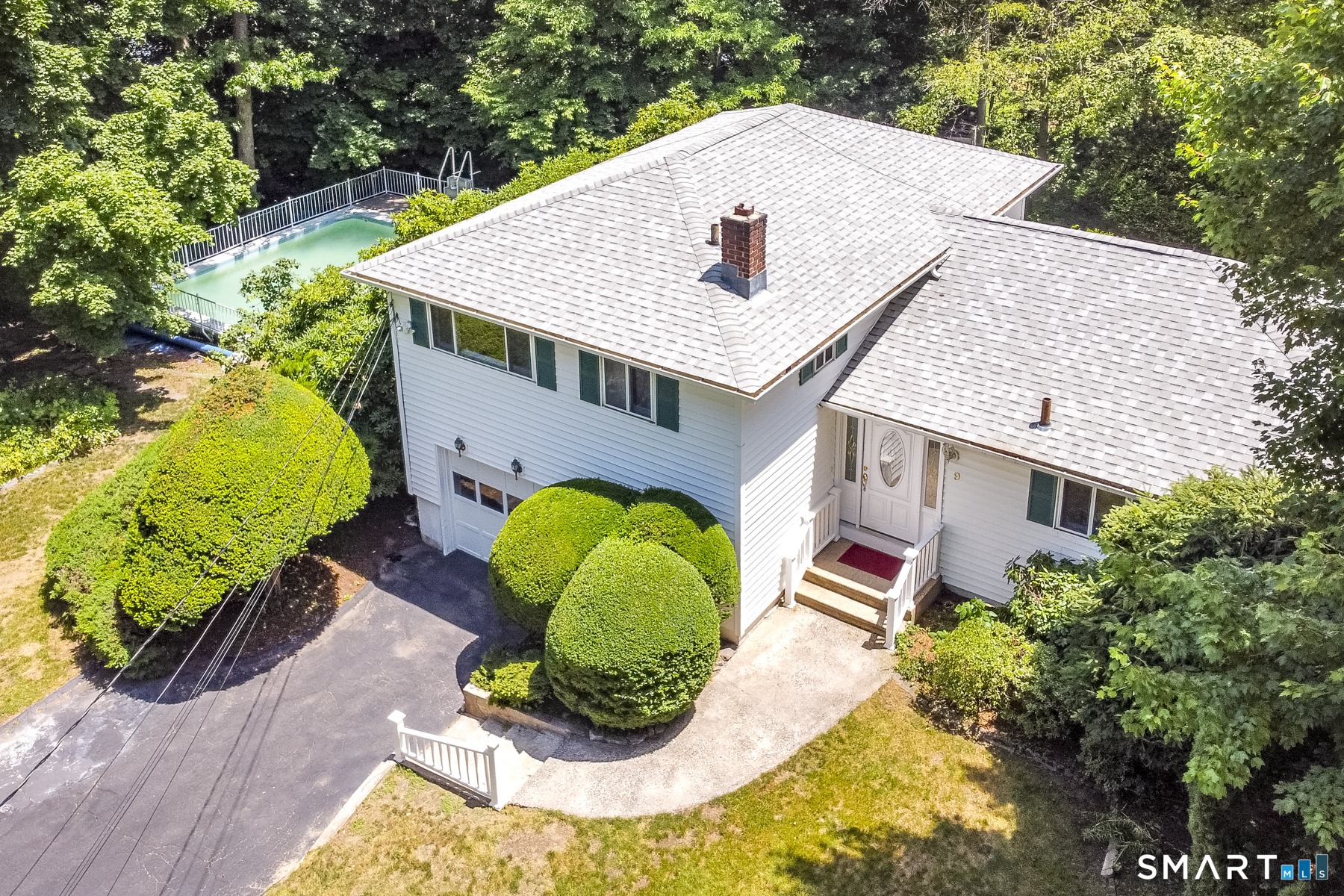 9 Pocono Road Norwalk, CT 06851 - Photo 3 of 40