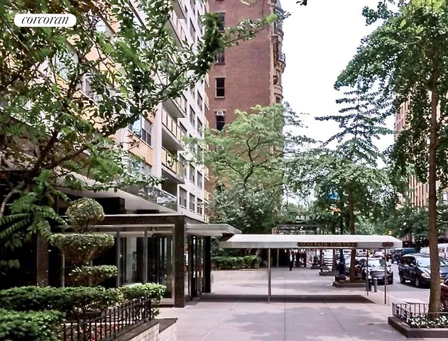 $999,000 | 15 West 72nd Street, Unit 16V | Upper West Side