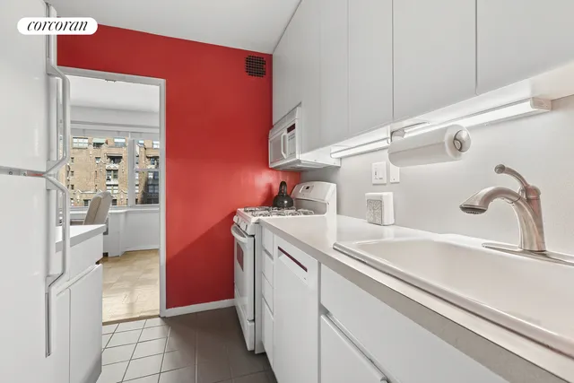 $999,000 | 15 West 72nd Street, Unit 16V | Upper West Side