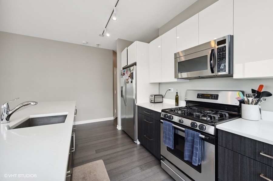 653 North Kingsbury Street, Unit 1401 Chicago, IL 60654 - Photo 9 of 22