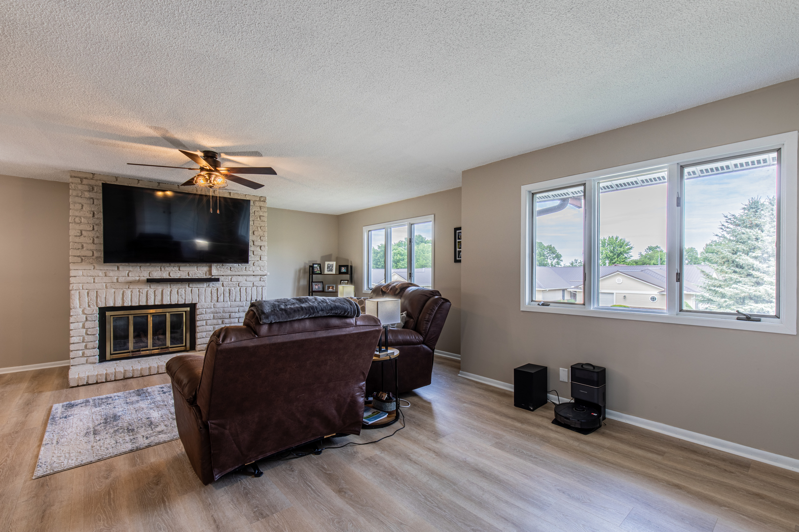 973 Innsbruck Lane, Unit 4G Princeton, IL 61356 - Photo 6 of 15 a living room with furniture and a flat screen tv